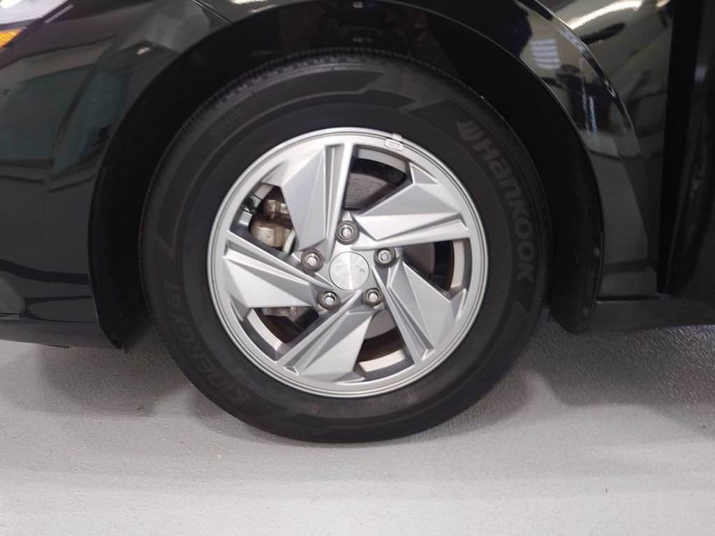 Certified 2024 Hyundai Elantra SE FWD image 27