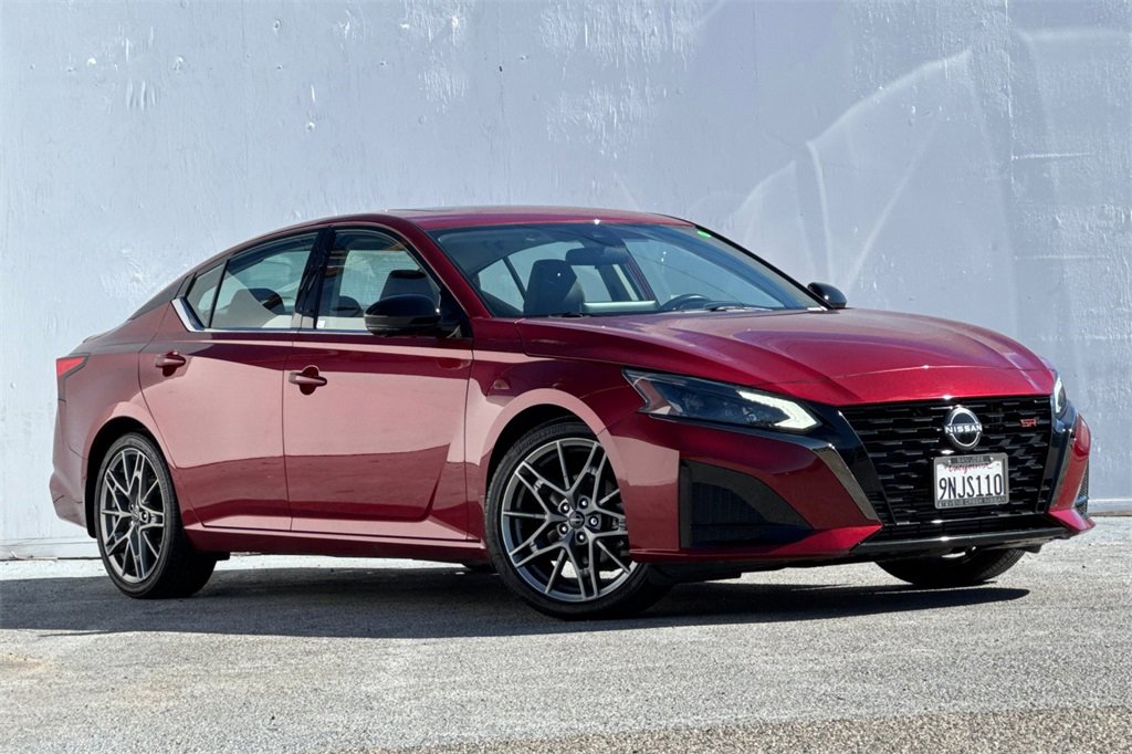 Certified 2023 Nissan Altima 2.0 SR image 2