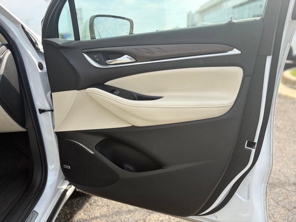 Used 2023 Buick Enclave Avenir w/ Avenir Technology Package AWD/4WD image 19