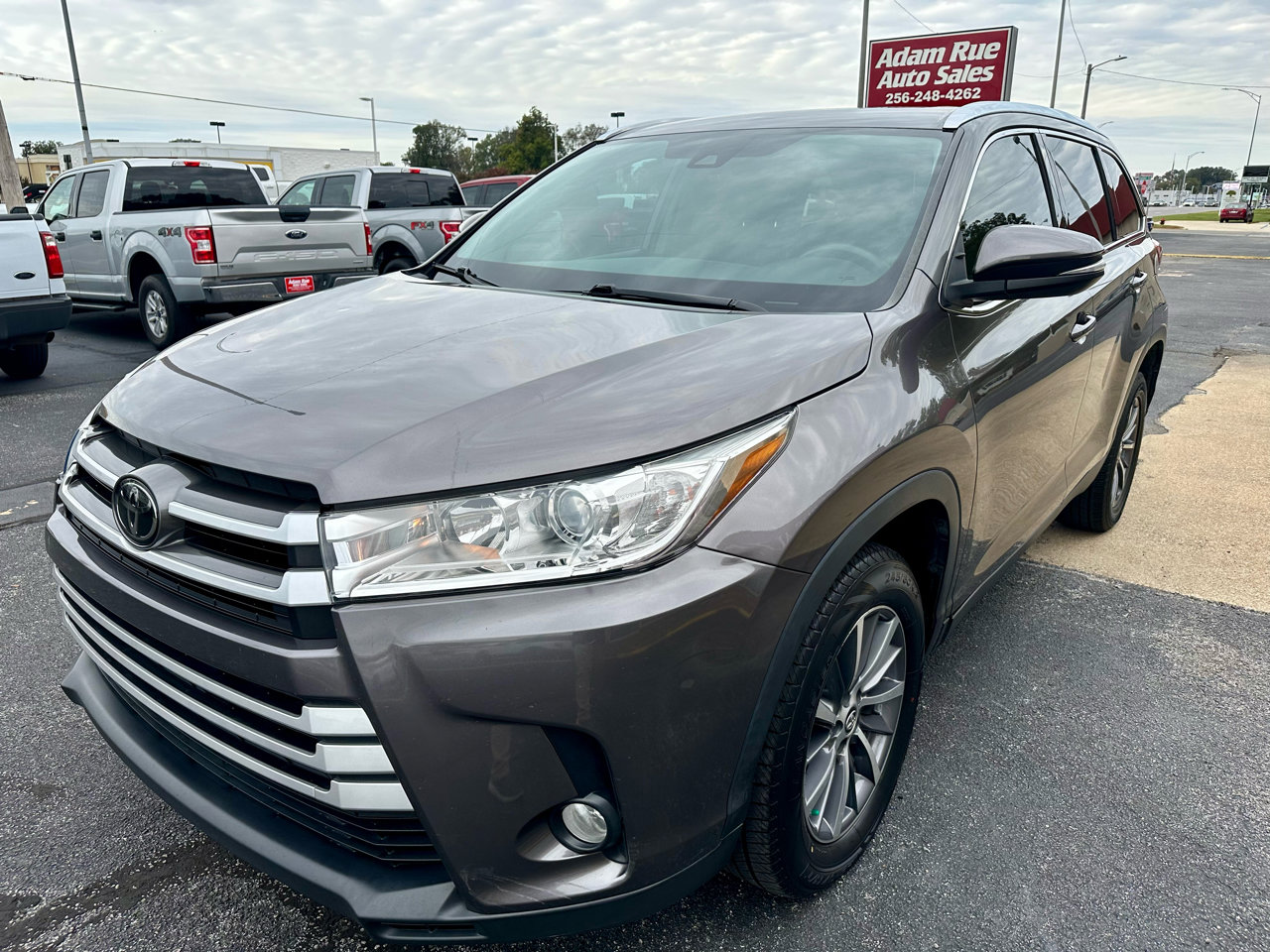 Used 2019 Toyota Highlander XLE image 4