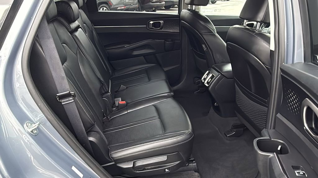 Used 2024 Kia Sorento S image 13