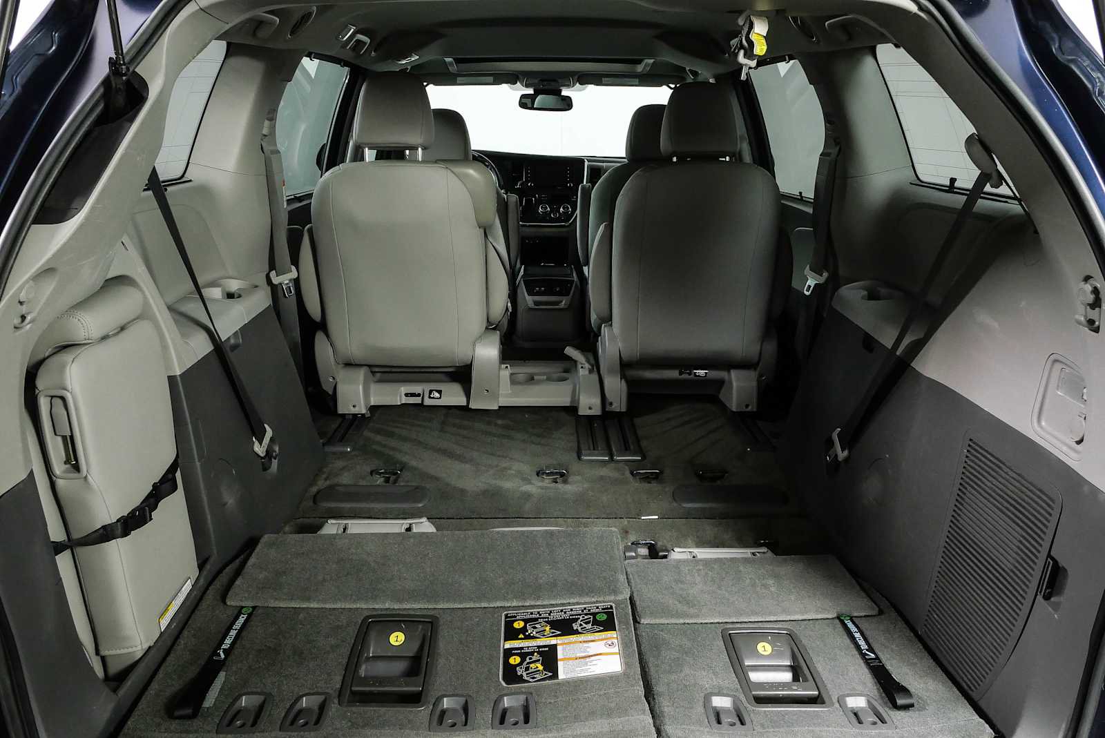 Used 2018 Toyota Sienna XLE w/ XLE Navigation Package FWD image 34