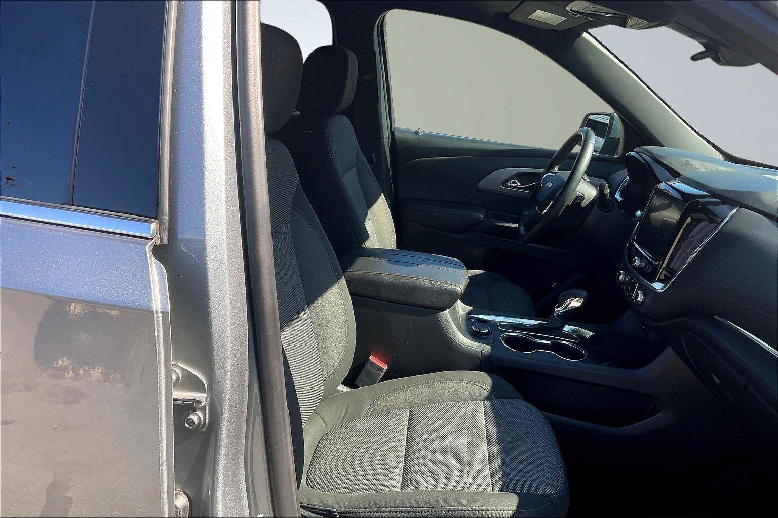 Used 2023 Chevrolet Traverse LT image 8
