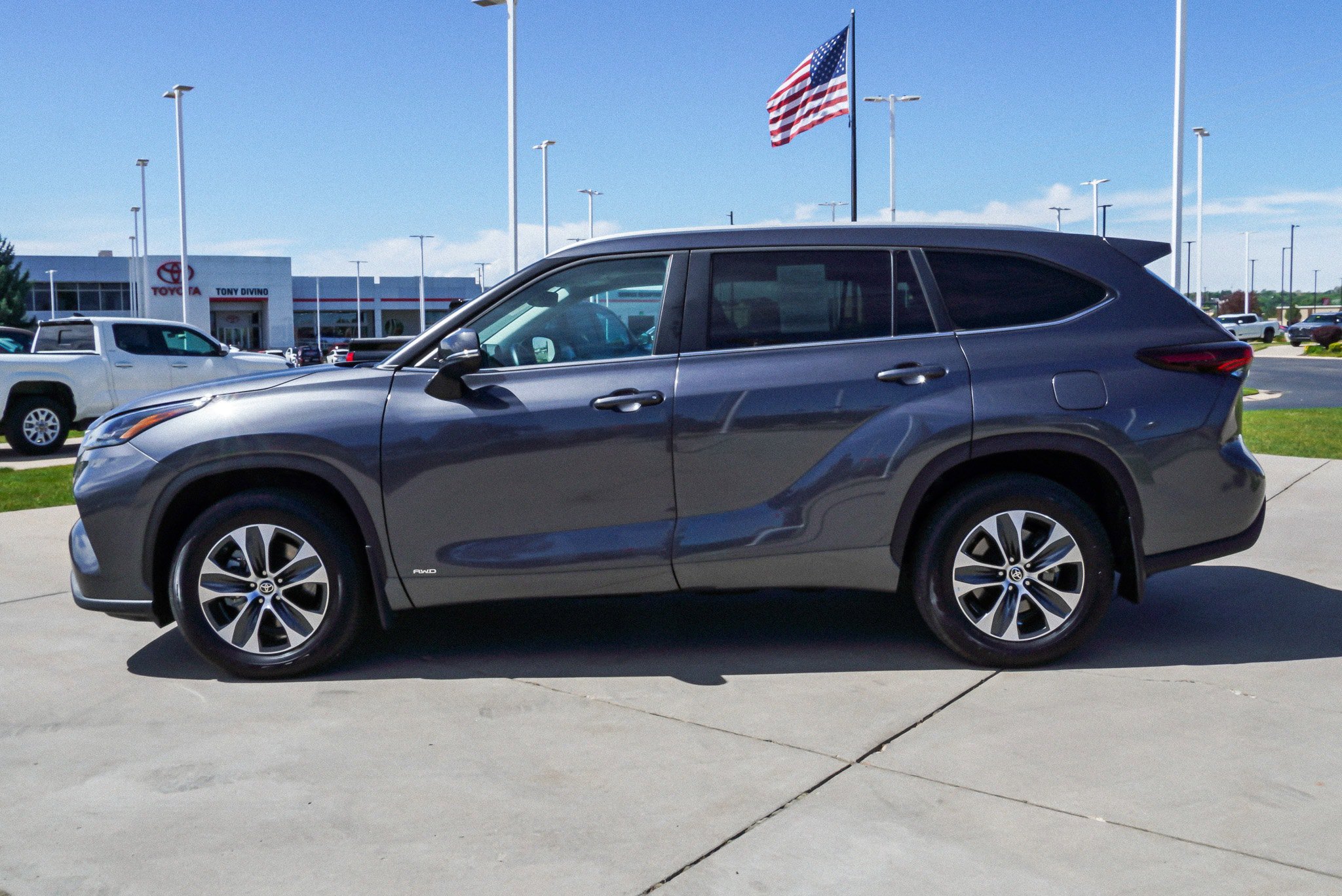 Certified 2025 Toyota Highlander XLE AWD/4WD image 5