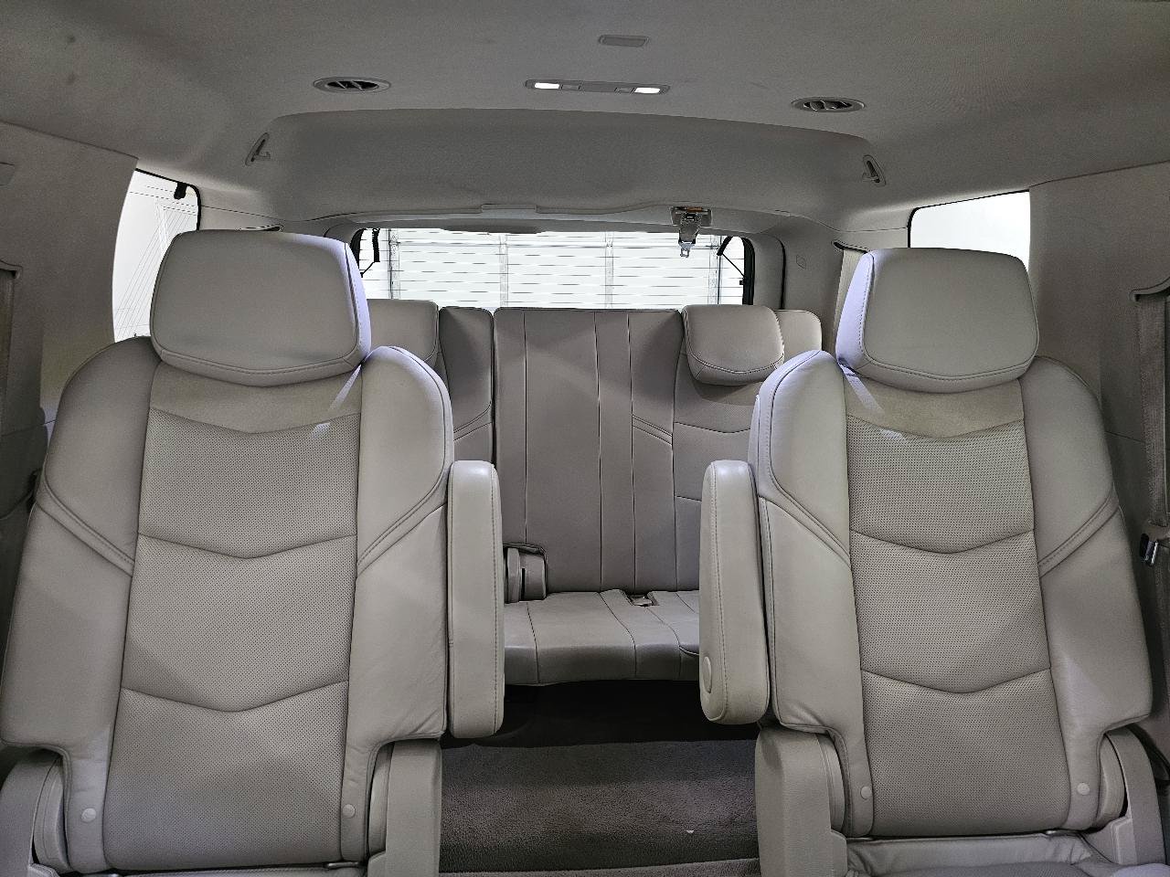 Used 2020 Cadillac Escalade Luxury AWD/4WD image 27