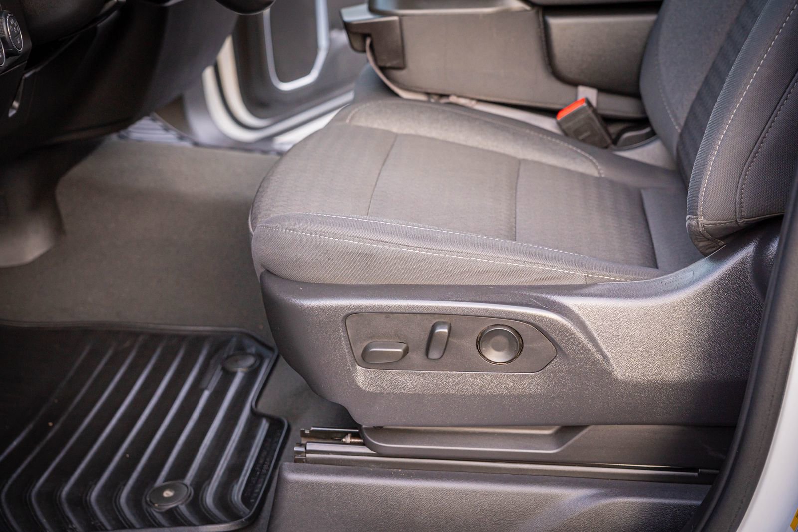 Used 2024 Chevrolet Silverado 2500 LT w/ Convenience Package image 13