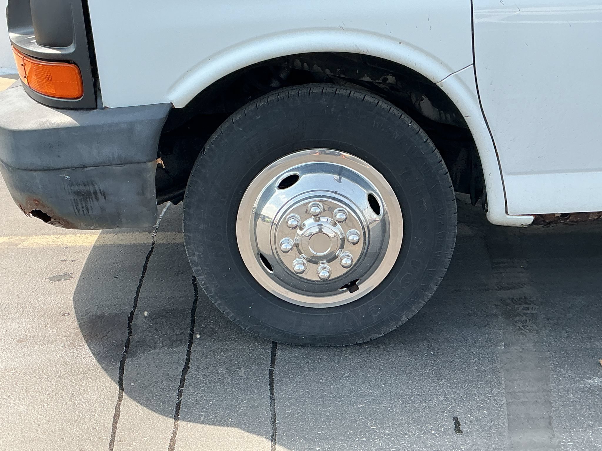 Used 2005 Chevrolet Express 3500 RWD image 25