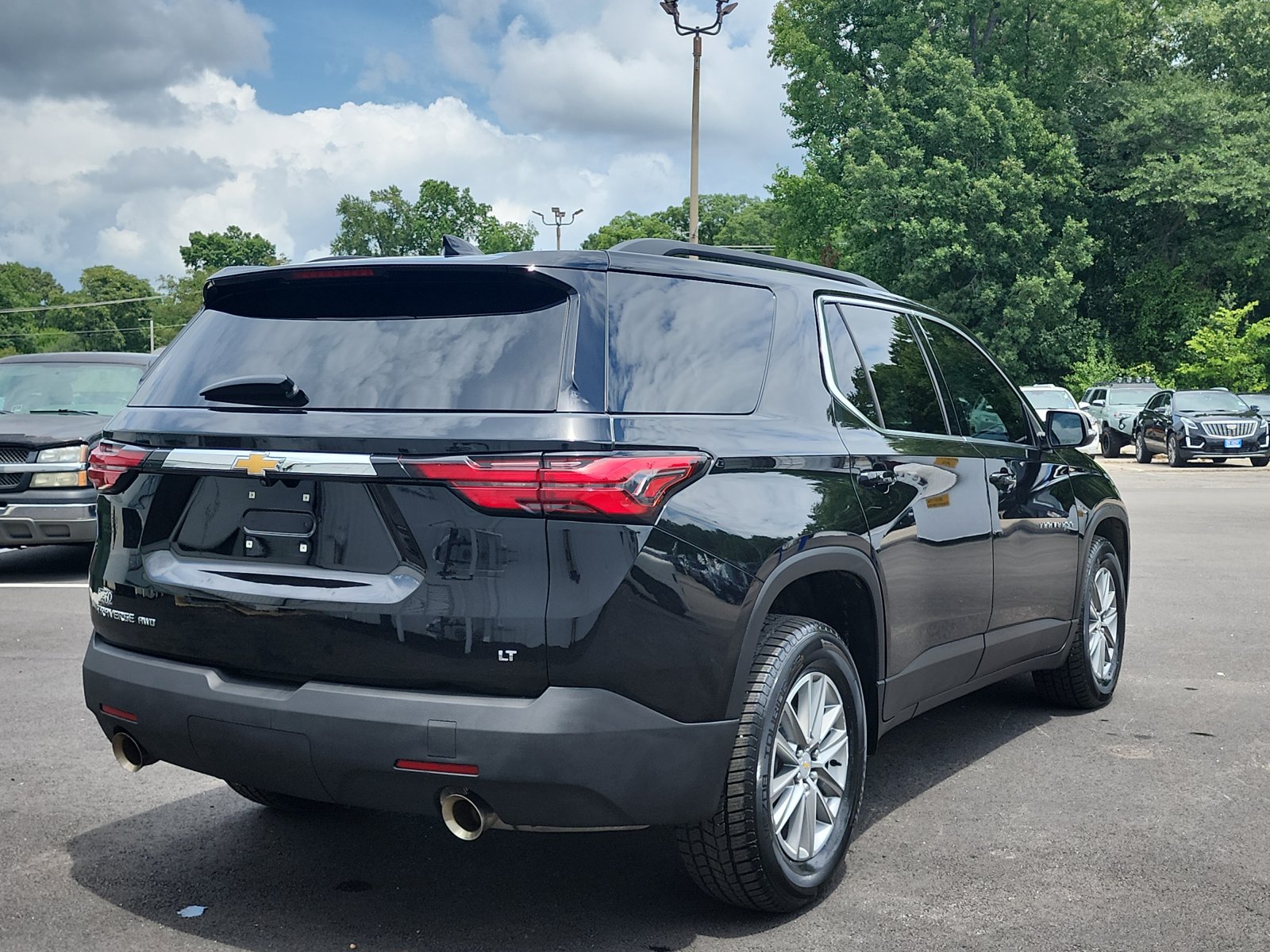 Used 2023 Chevrolet Traverse LT w/ LPO, Floor Liner Package AWD/4WD image 5