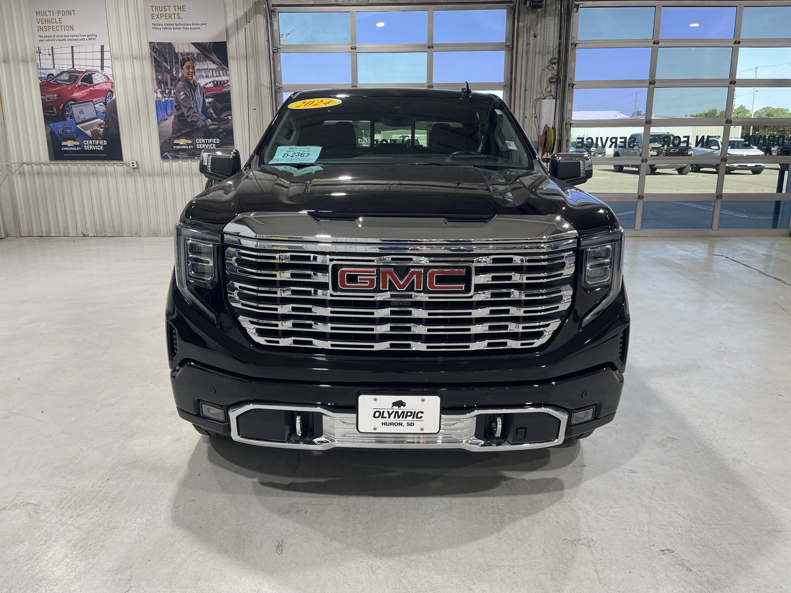 Used 2024 GMC Sierra 1500 Denali w/ Technology Package AWD/4WD image 3