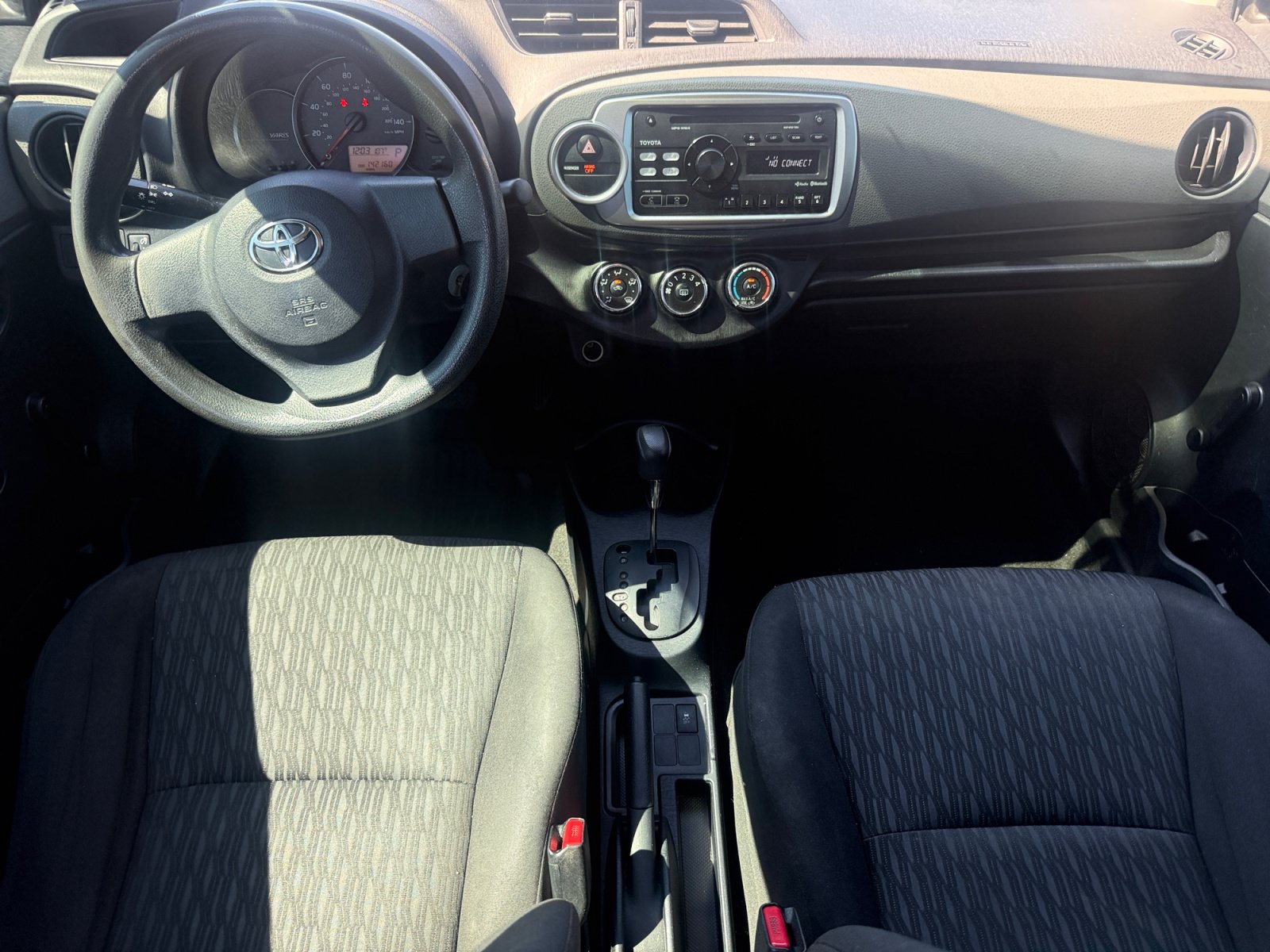Used 2014 Toyota Yaris L FWD image 17
