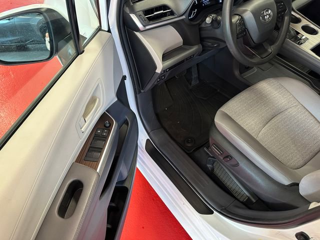 Certified 2023 Toyota Sienna LE AWD/4WD image 10