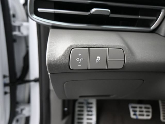 Certified 2026 Hyundai Elantra Sport FWD image 16