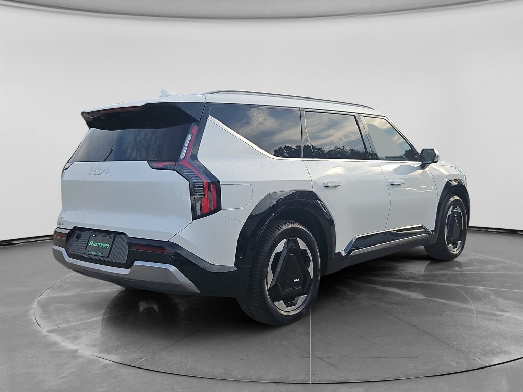Used 2024 Kia EV9 Land AWD/4WD image 3