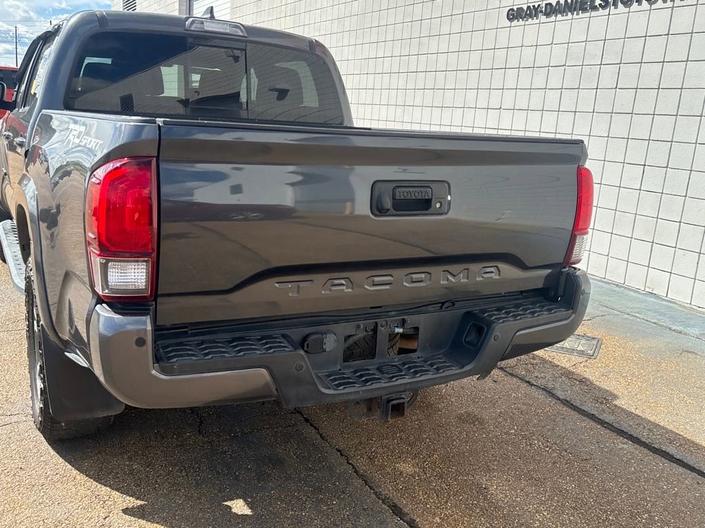 Used 2018 Toyota Tacoma TRD Sport w/ Technology Package image 27