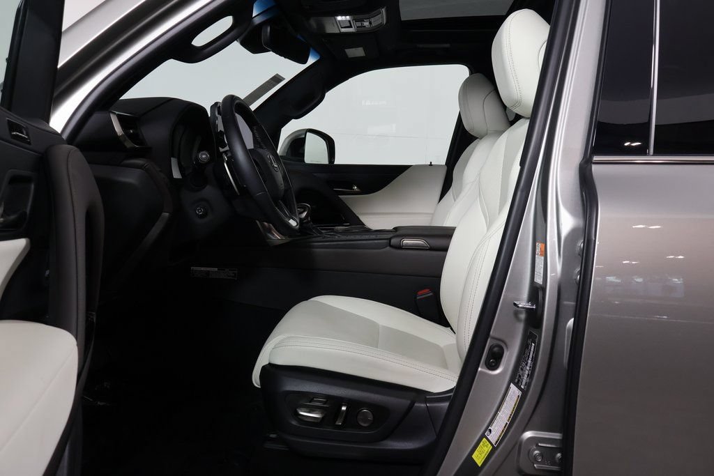 Certified 2024 Lexus LX 600 4WD w/ Luxury Package image 10