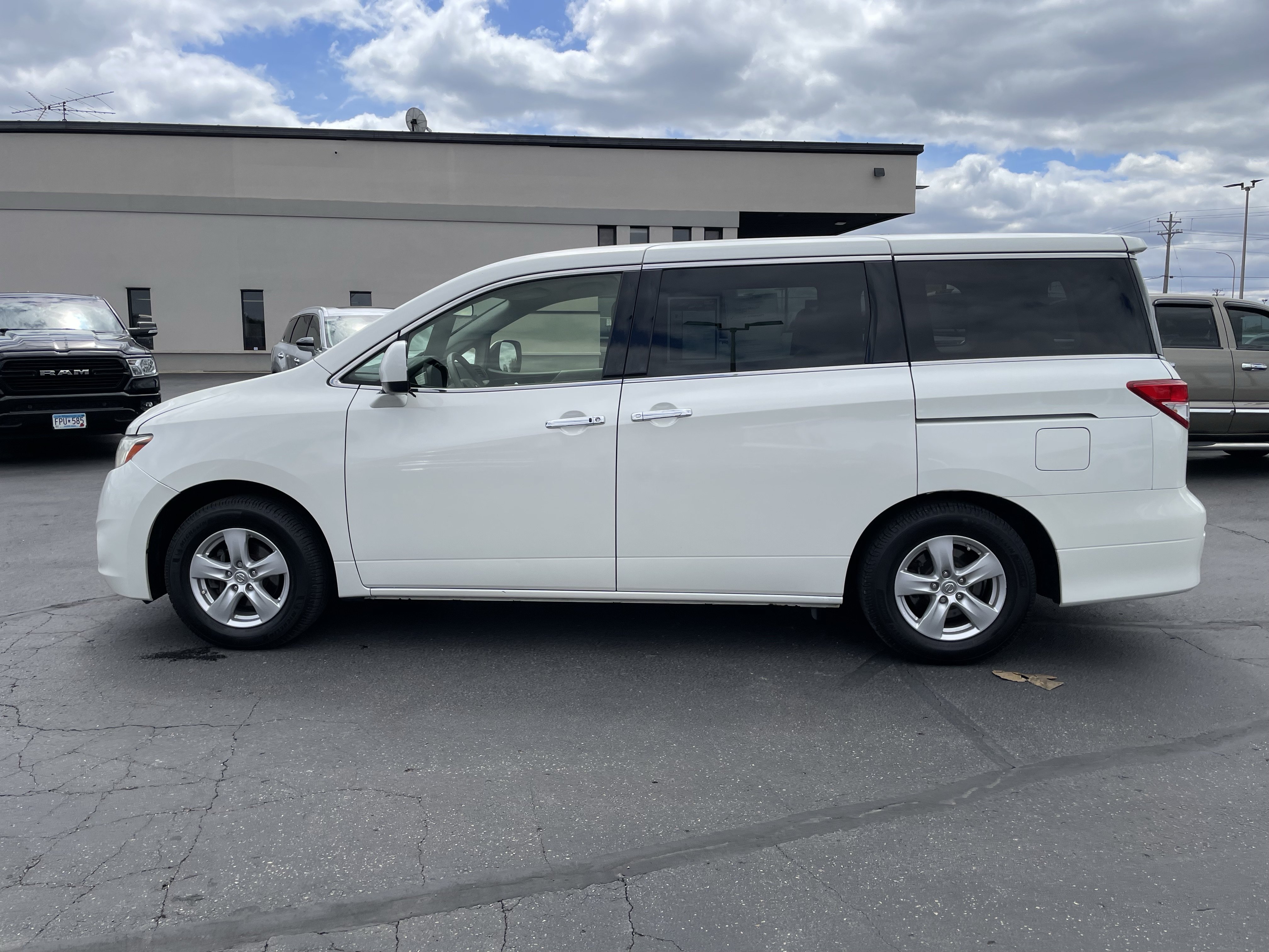 Used 2013 Nissan Quest SV FWD image 4