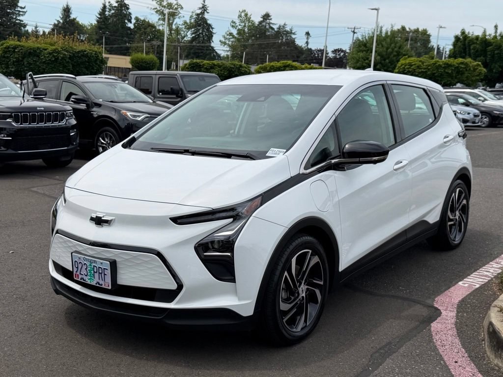 Used 2023 Chevrolet Bolt LT w/ Infotainment Package FWD image 4