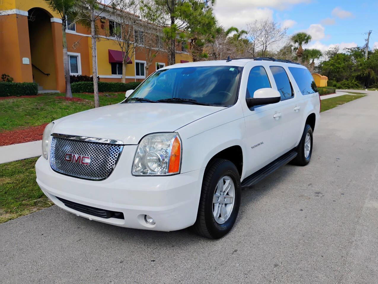 Used 2010 GMC Yukon XL SLT w/ SLT-2 Equipment Package