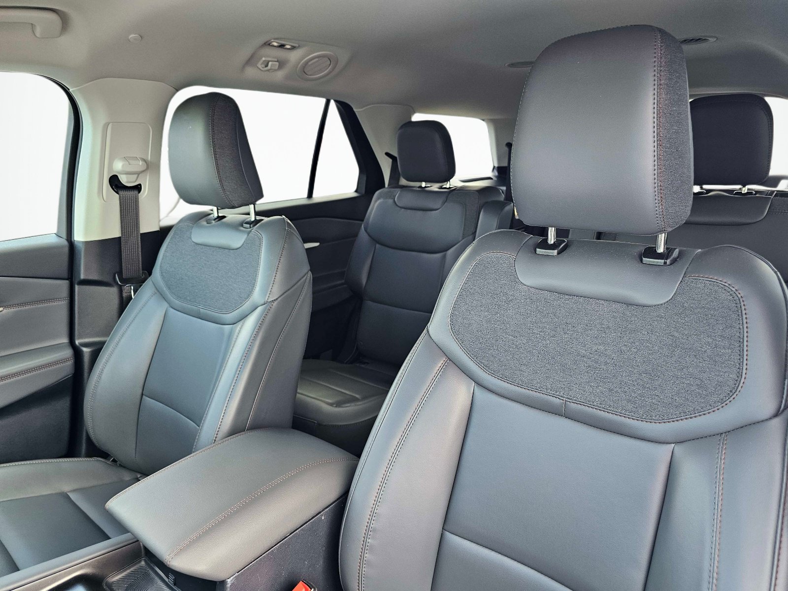 Used 2026 Ford Explorer Active w/ Active Comfort Package RWD image 16