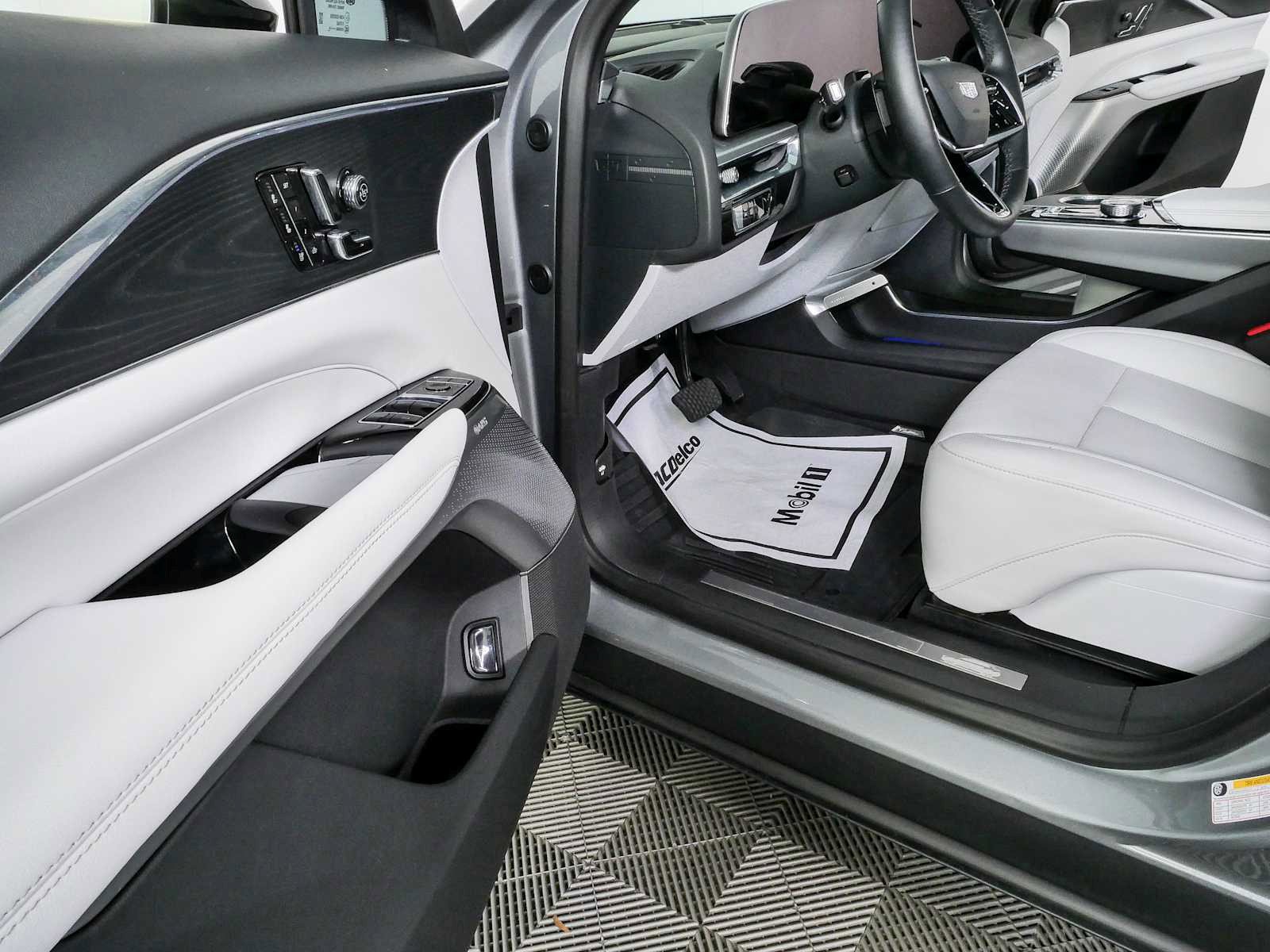 Certified 2024 Cadillac Lyriq Sport AWD/4WD image 12