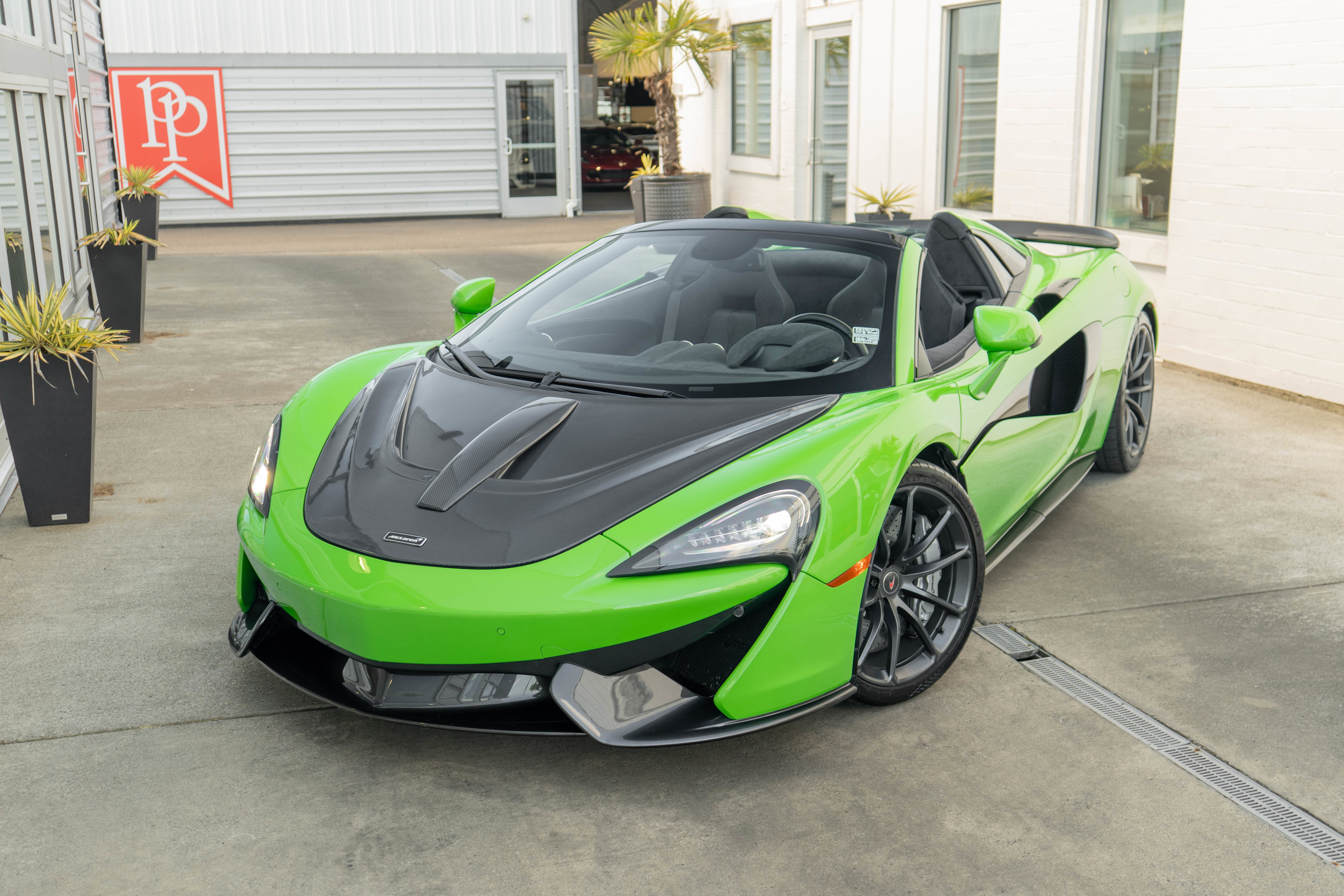 Used 2018 McLaren 570S Spider RWD image 3