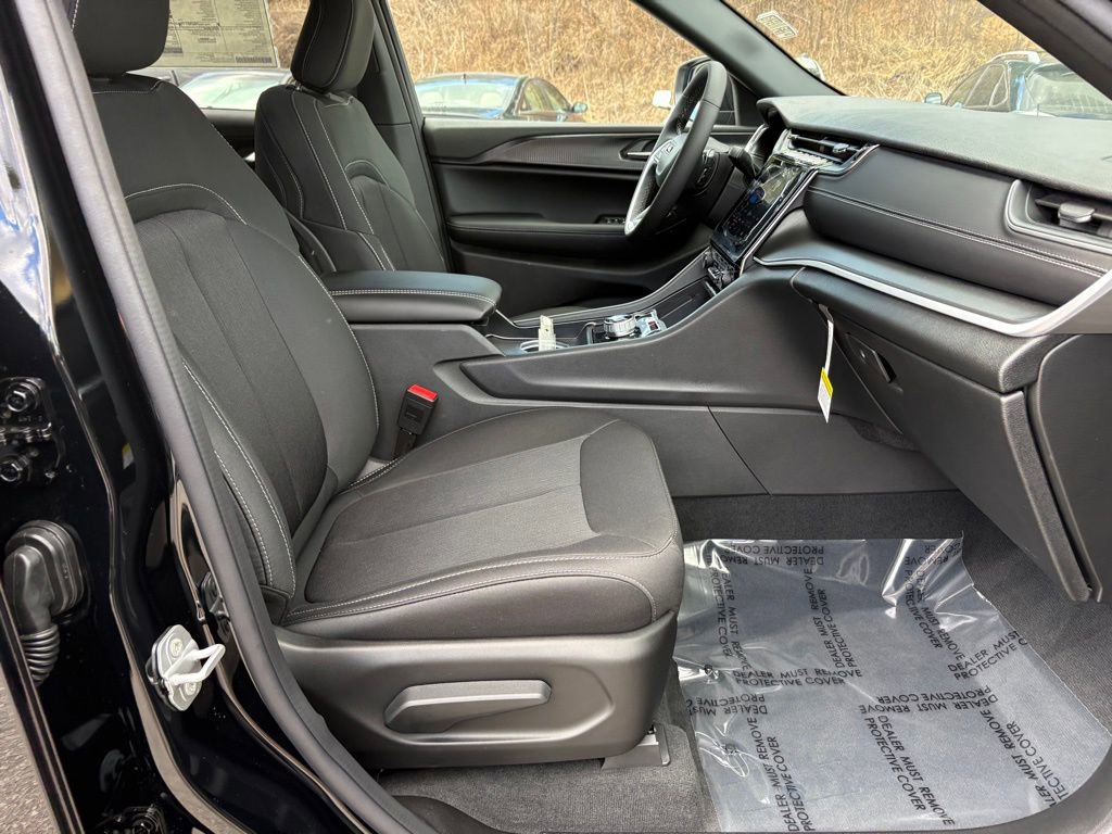 New 2025 Jeep Grand Cherokee Laredo X w/ Luxury Tech Group I image 28