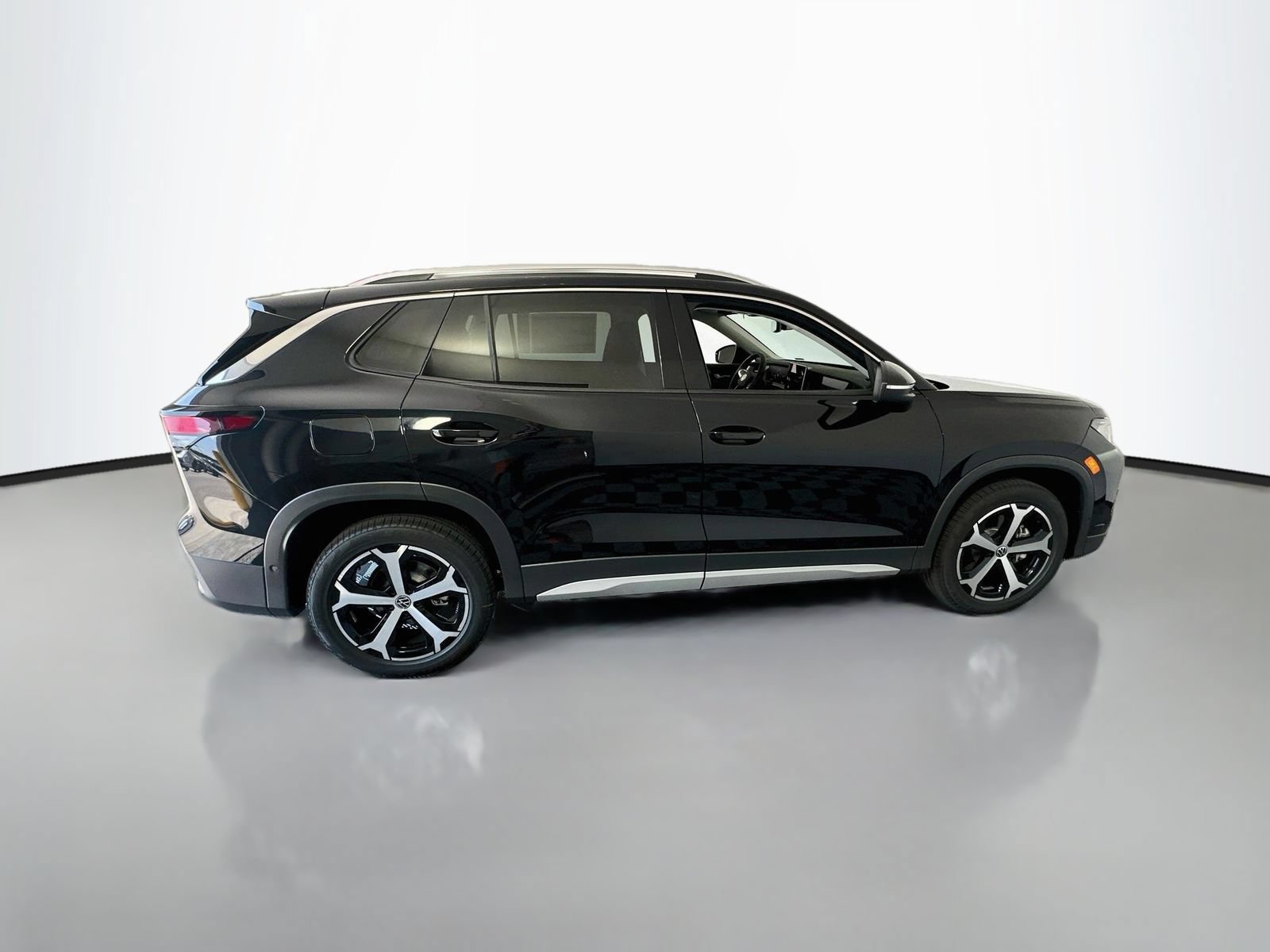 New 2026 Volkswagen Tiguan SE AWD/4WD image 8