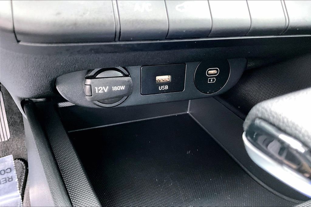 Used 2024 Hyundai Elantra SE image 32