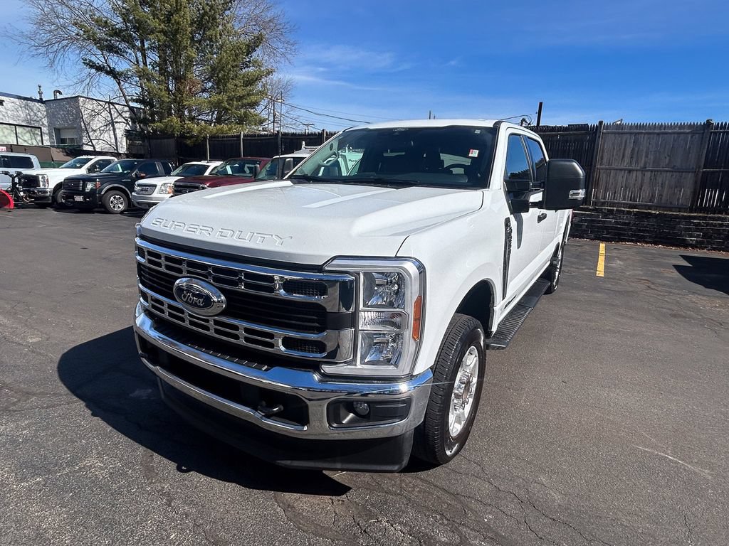 Used 2025 Ford F250 XLT AWD/4WD image 3