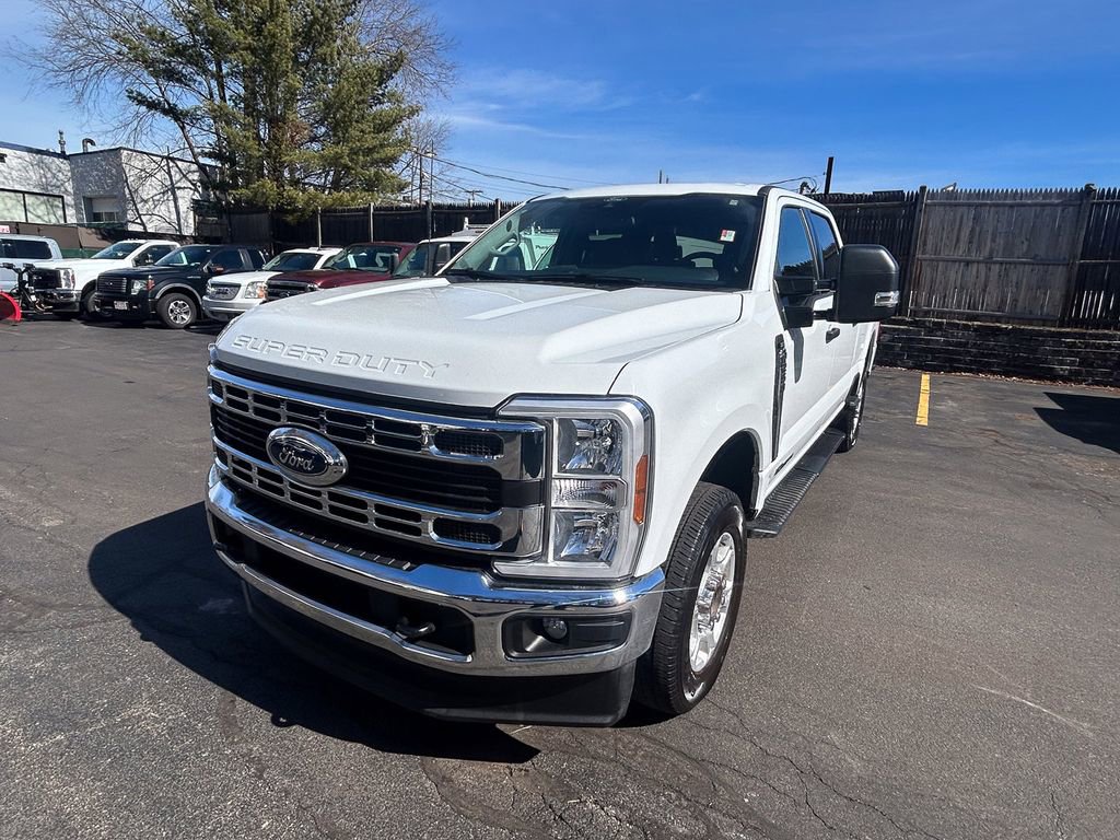 Used 2025 Ford F250 XLT AWD/4WD image 3