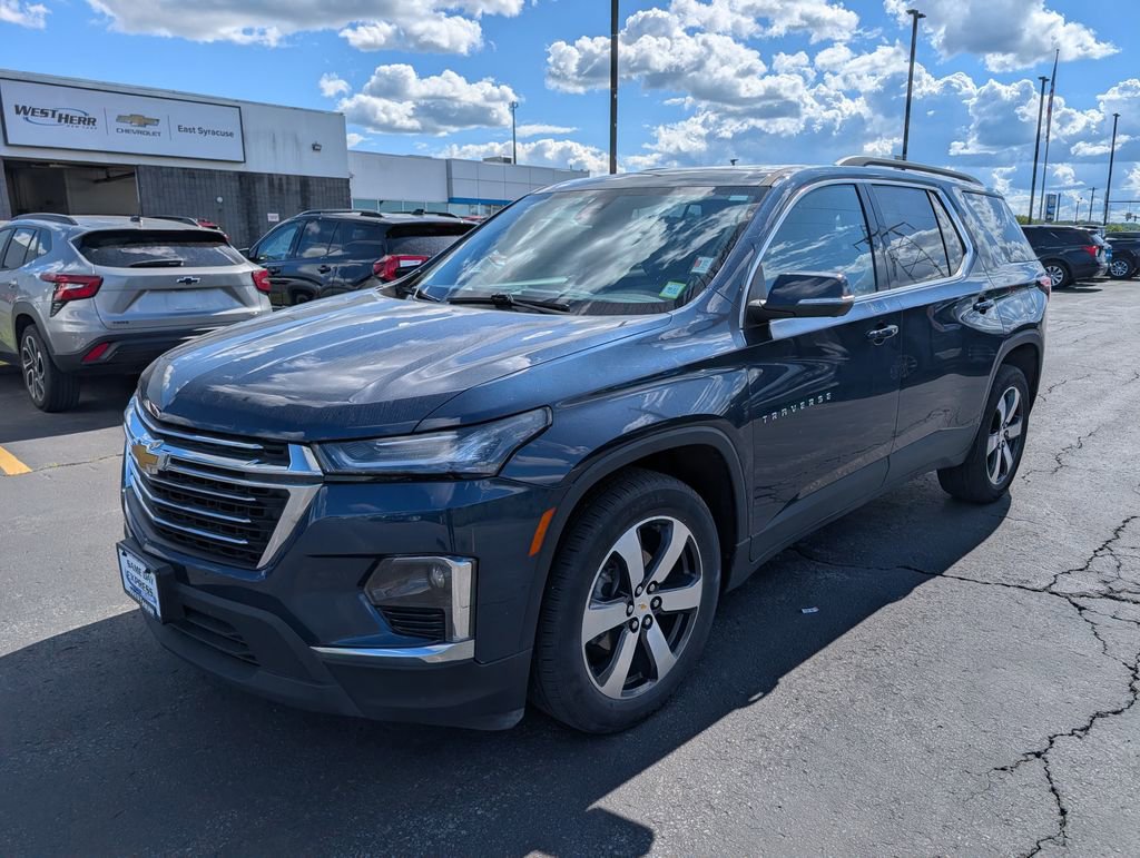 Used 2023 Chevrolet Traverse LT w/ LT Premium Package AWD/4WD image 5