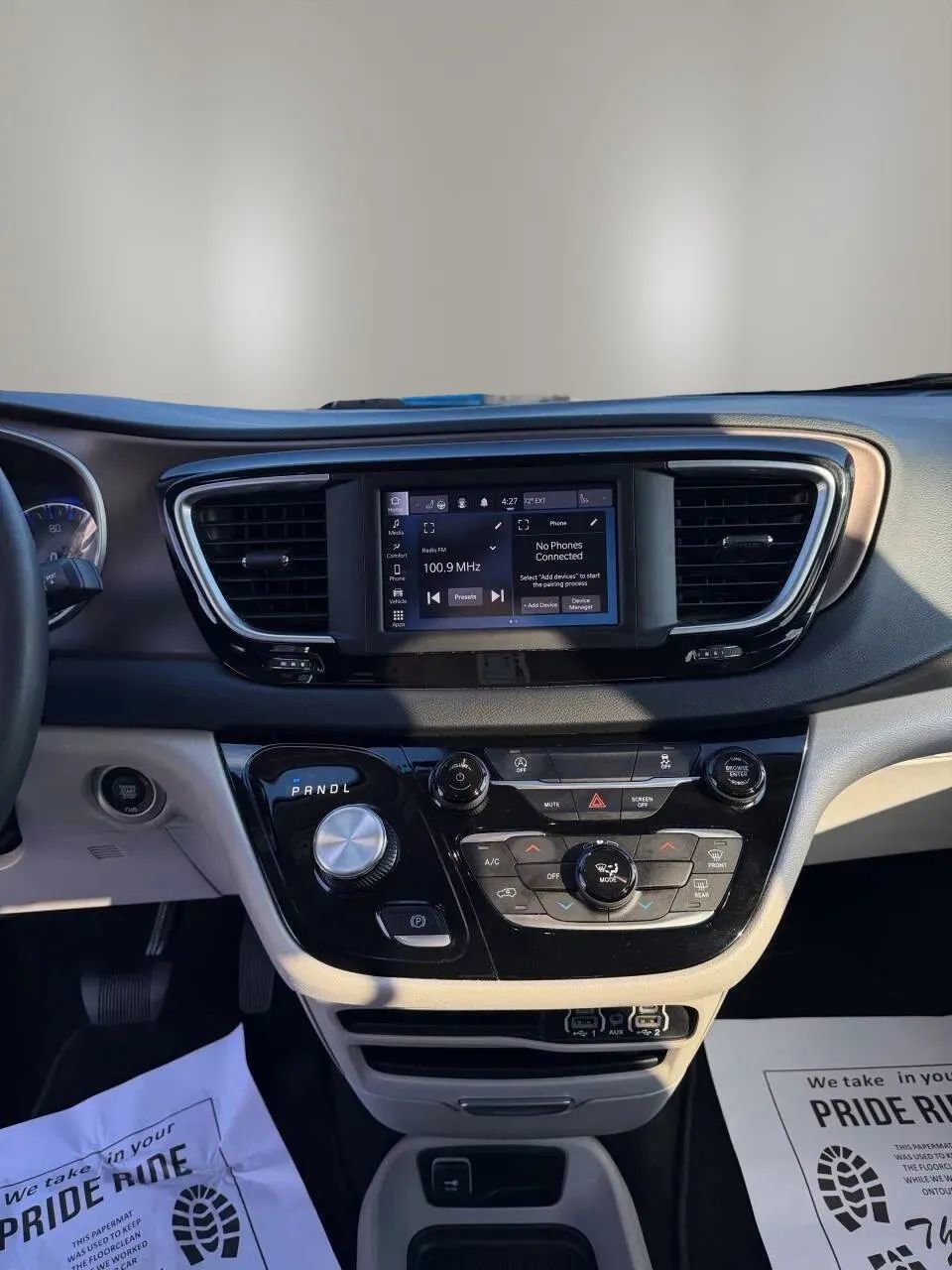Used 2023 Chrysler Voyager LX FWD image 19