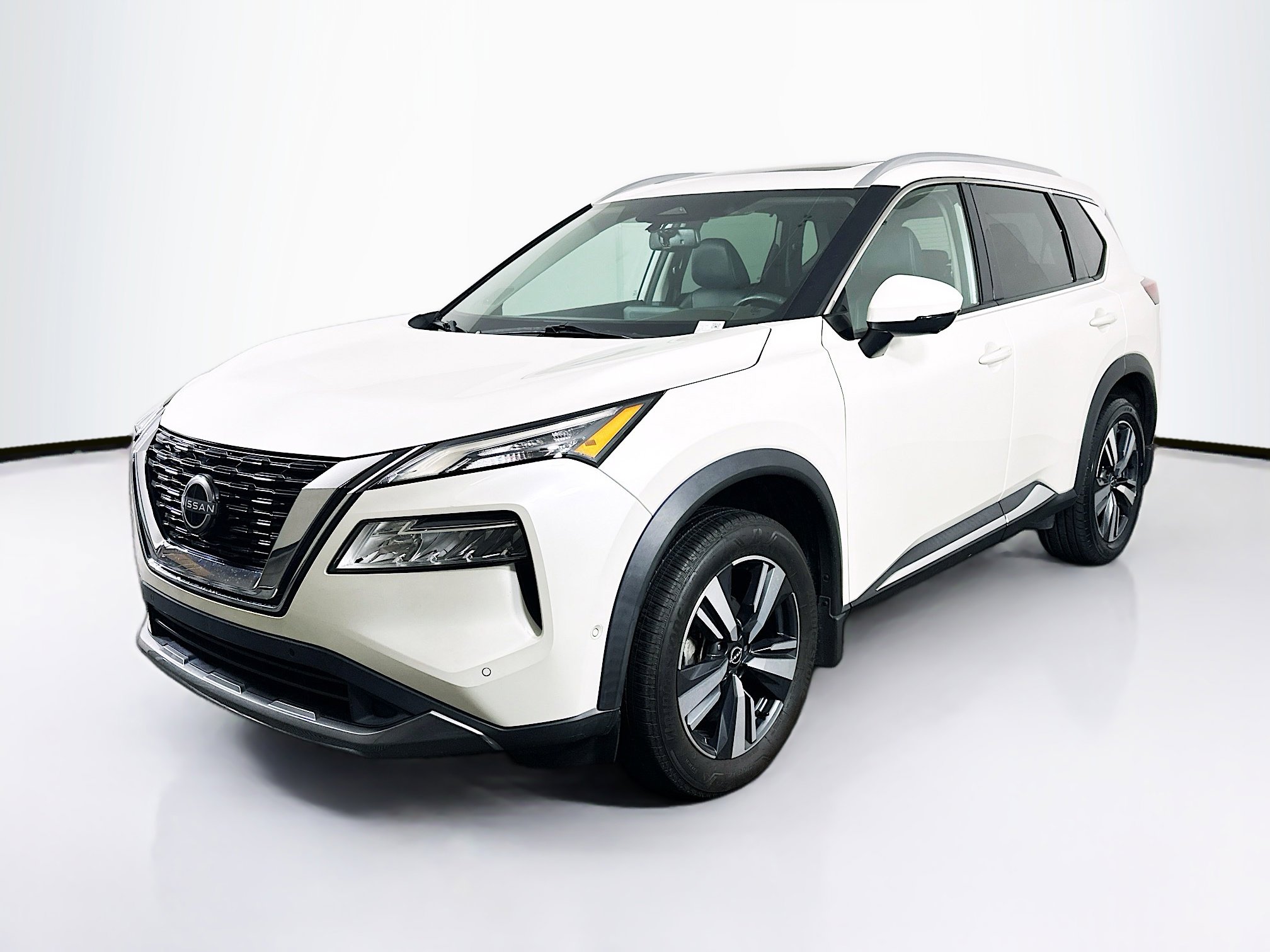 Used 2023 Nissan Rogue SL w/ SL Premium Package image 3