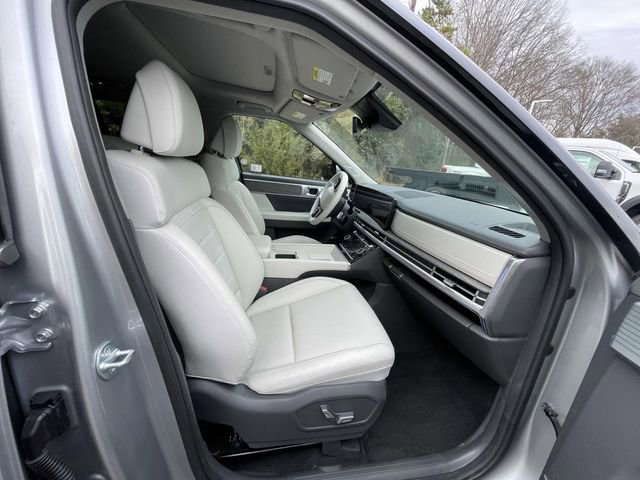 Used 2025 Hyundai Santa Fe Limited image 38