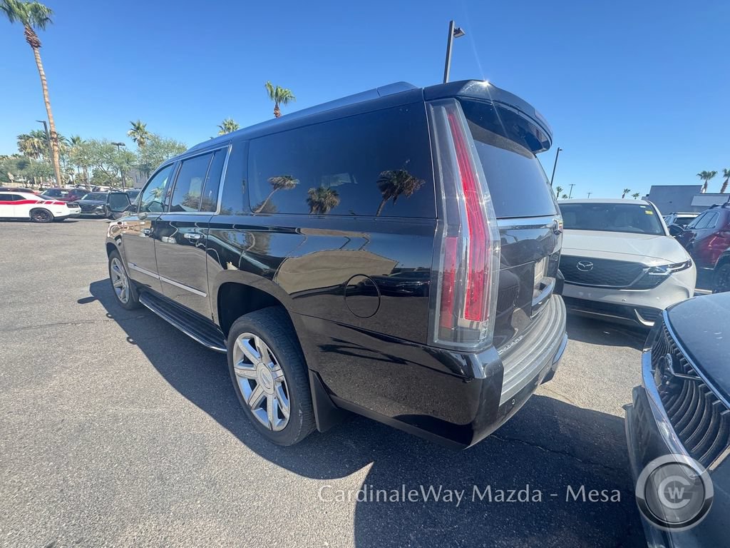 Used 2019 Cadillac Escalade ESV Luxury AWD/4WD image 4