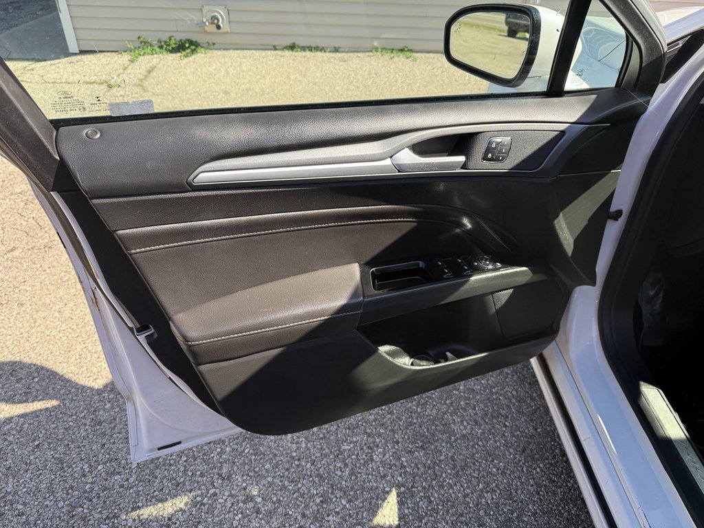 Used 2013 Ford Fusion Titanium w/ Titanium Driver Assist Pkg AWD/4WD image 11