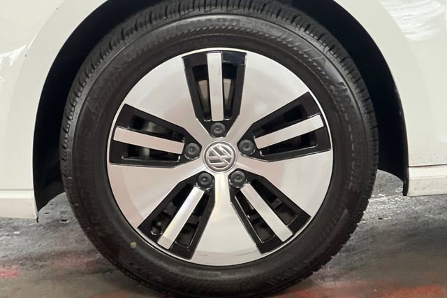 Used 2016 Volkswagen e-Golf SE image 31