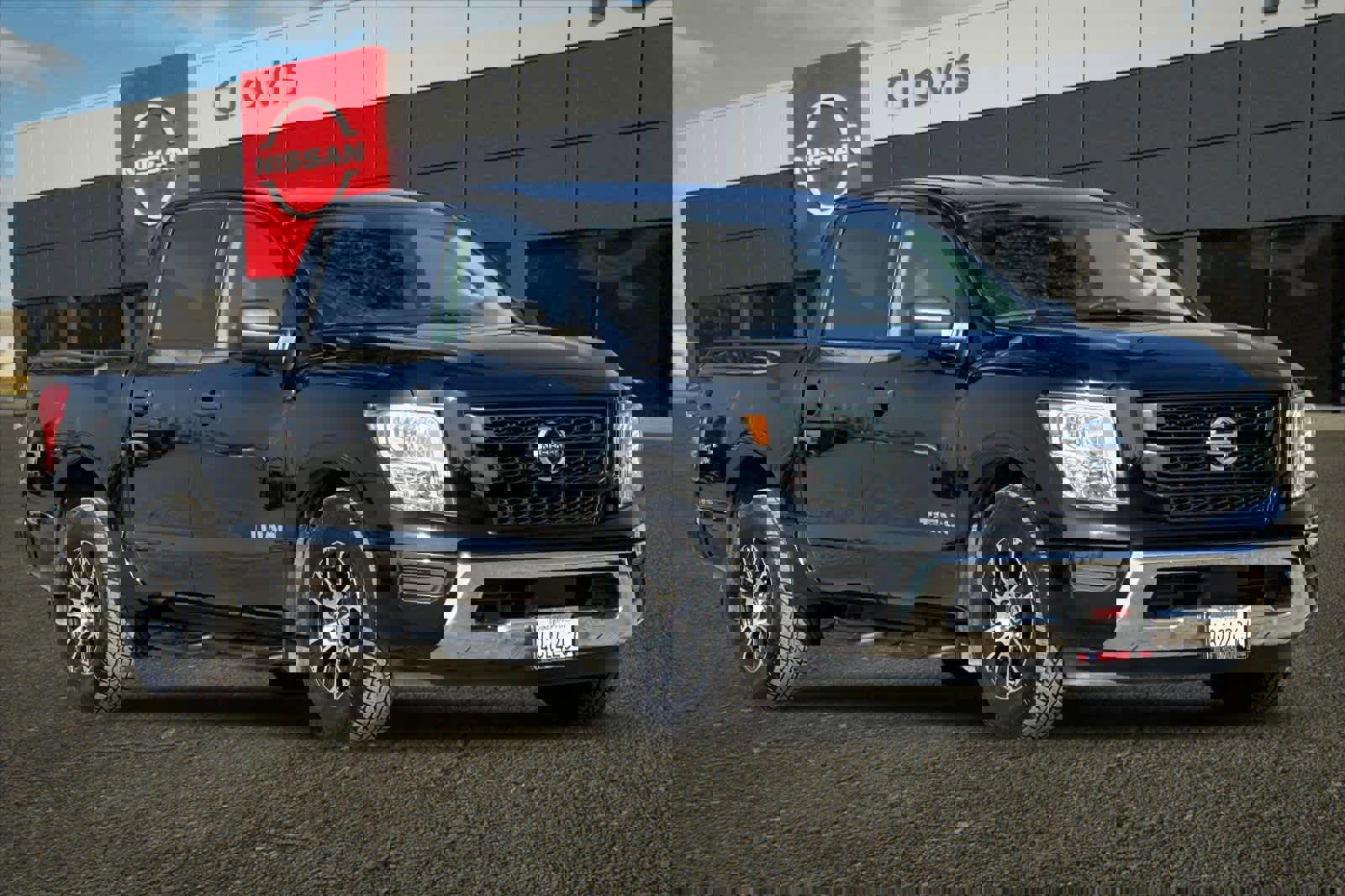 Certified 2022 Nissan Titan SV w/ Accessory Utility Package image 10