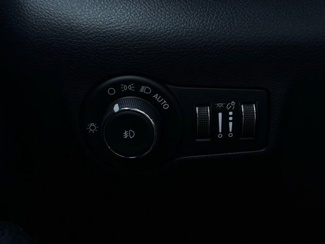 New 2026 Jeep Compass Latitude w/ Sun and Sound Group image 30