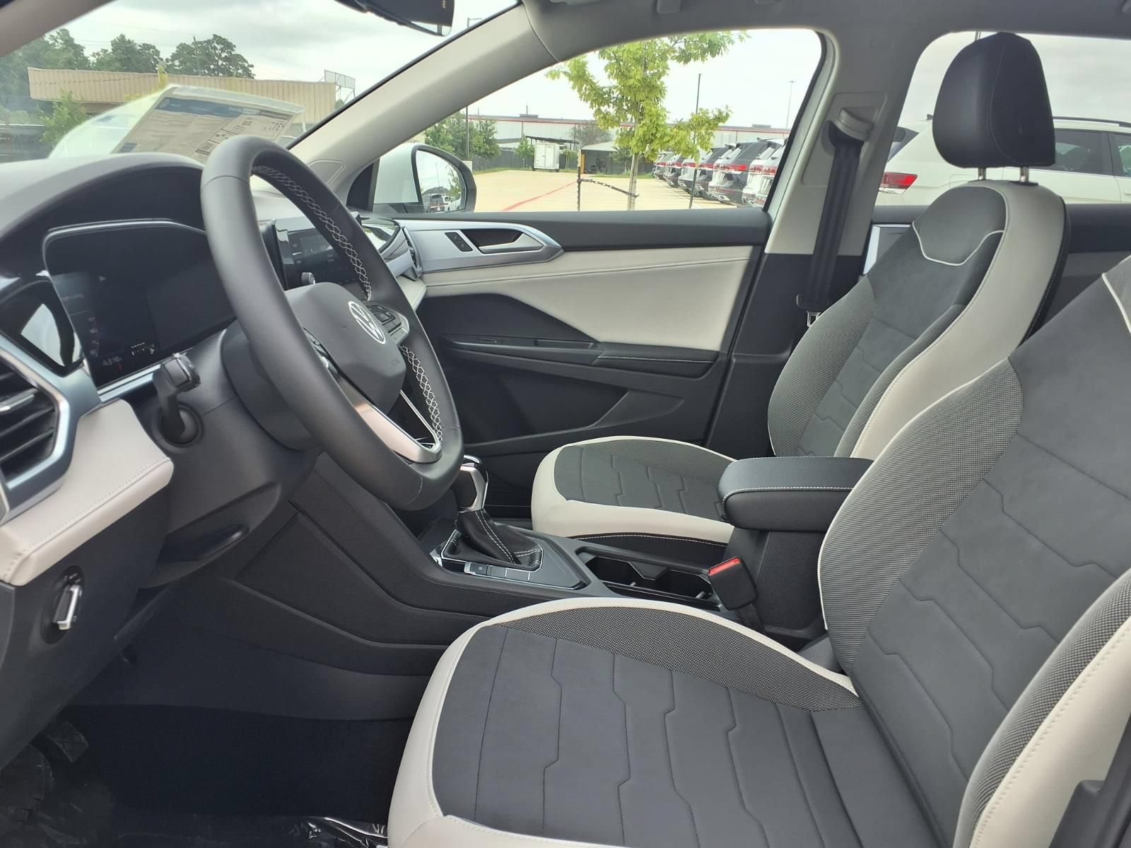 New 2026 Volkswagen Taos SE FWD image 8