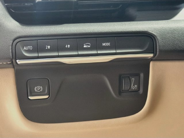 Used 2024 Cadillac Escalade Premium Luxury AWD/4WD image 9