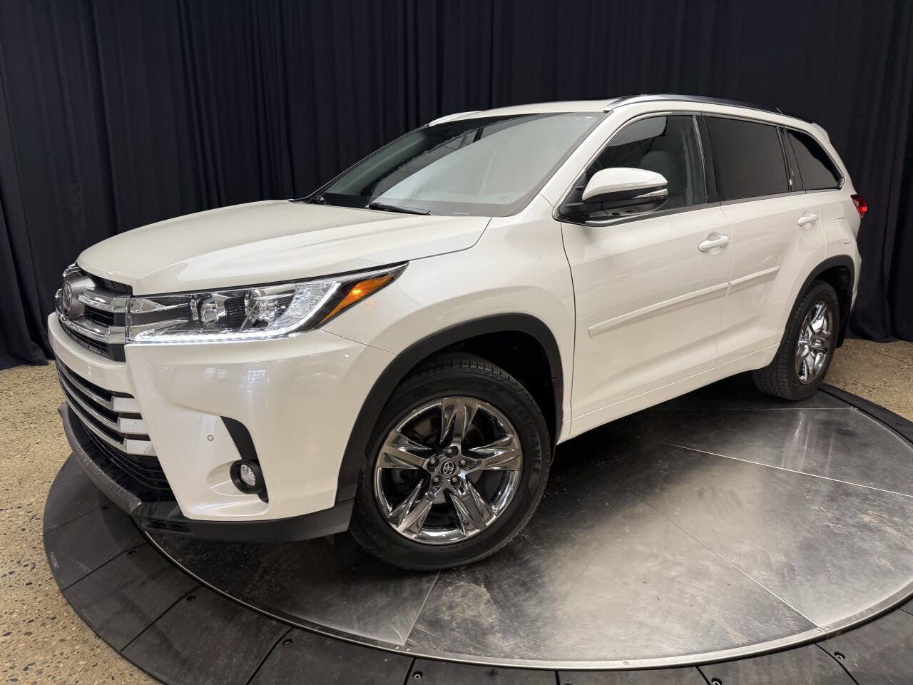 Used 2019 Toyota Highlander Limited Platinum AWD/4WD image 4