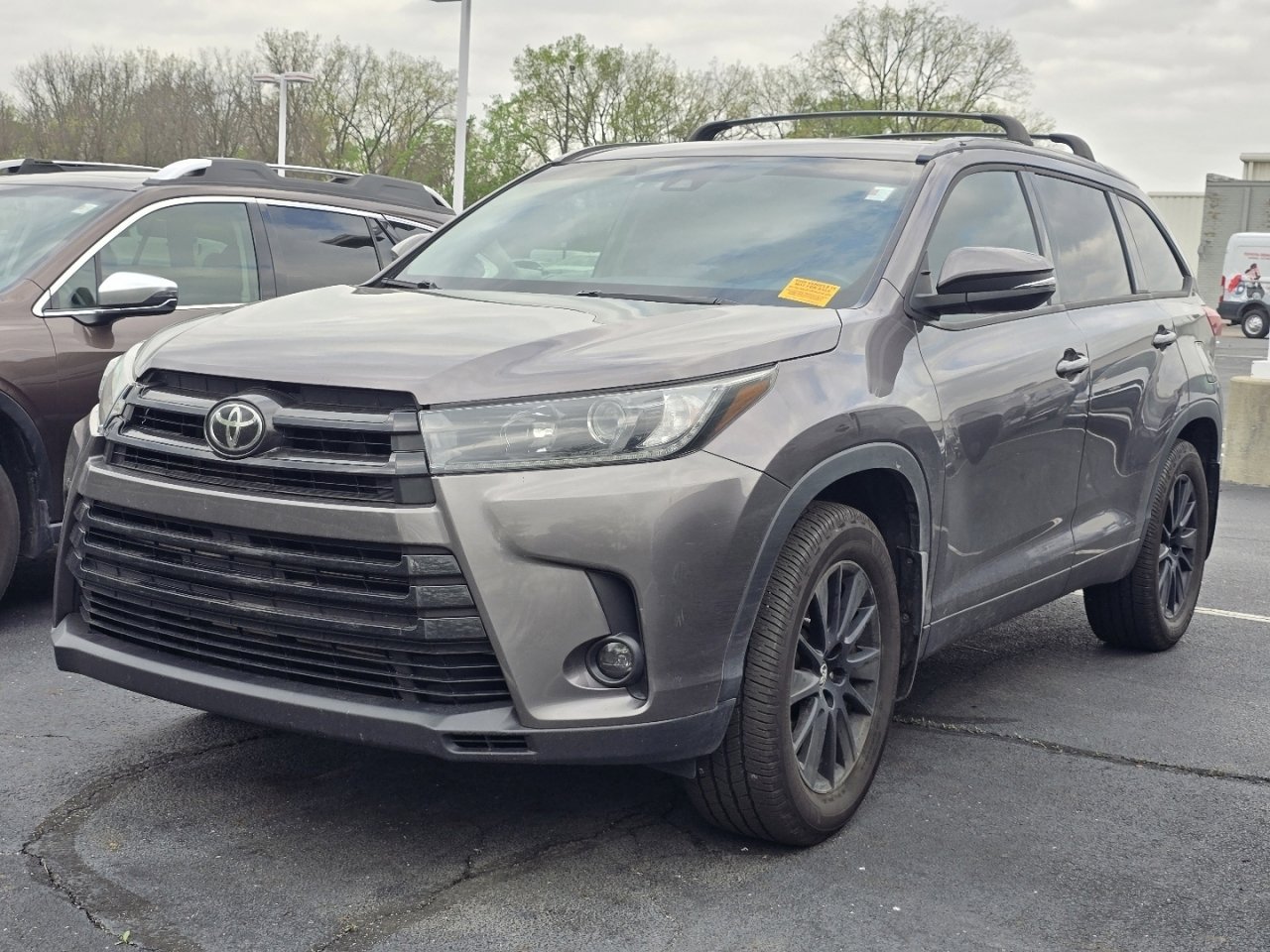 Used 2019 Toyota Highlander SE image 3