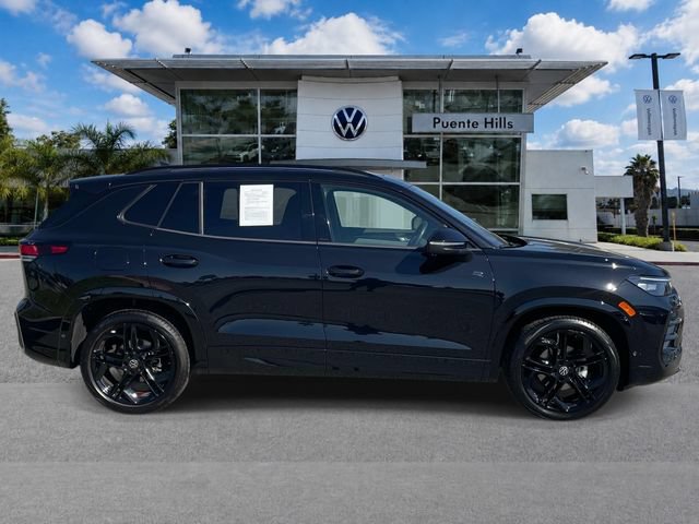 Certified 2026 Volkswagen Tiguan SE R-Line FWD image 3