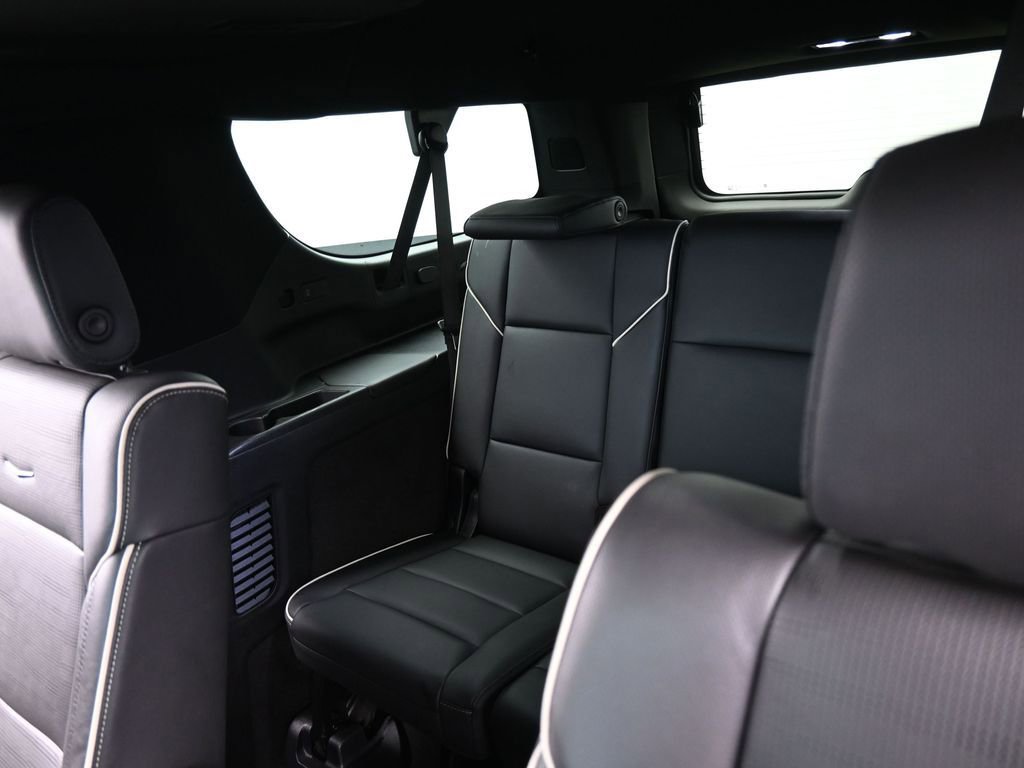Used 2025 Cadillac Escalade ESV Sport w/ Touring Package image 45
