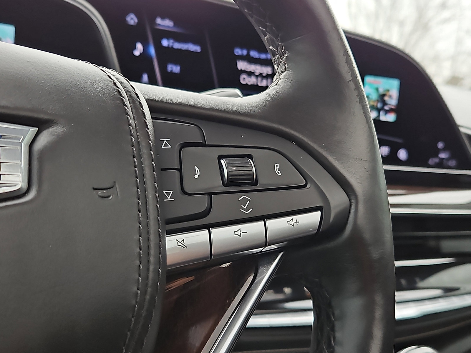 Used 2023 Cadillac Escalade Sport Platinum w/ LPO, ONYX Package image 23