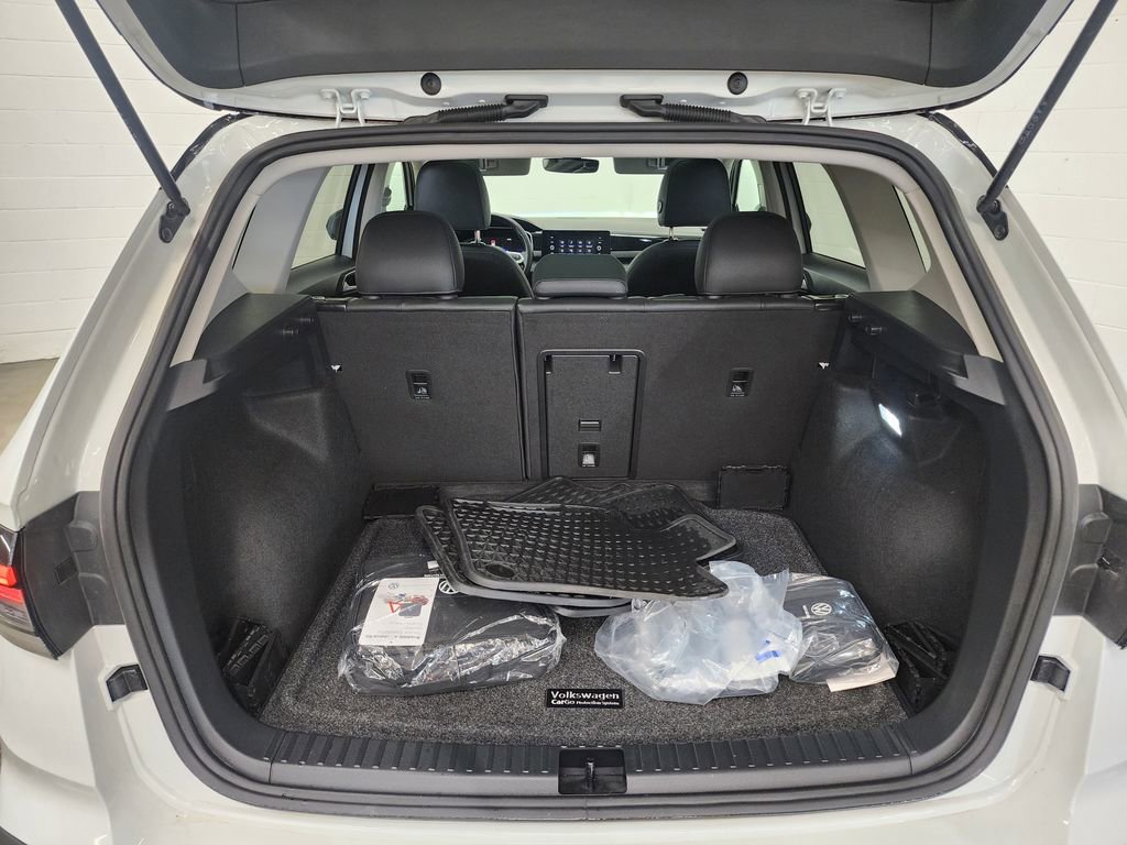 Used 2025 Volkswagen Taos SE image 31
