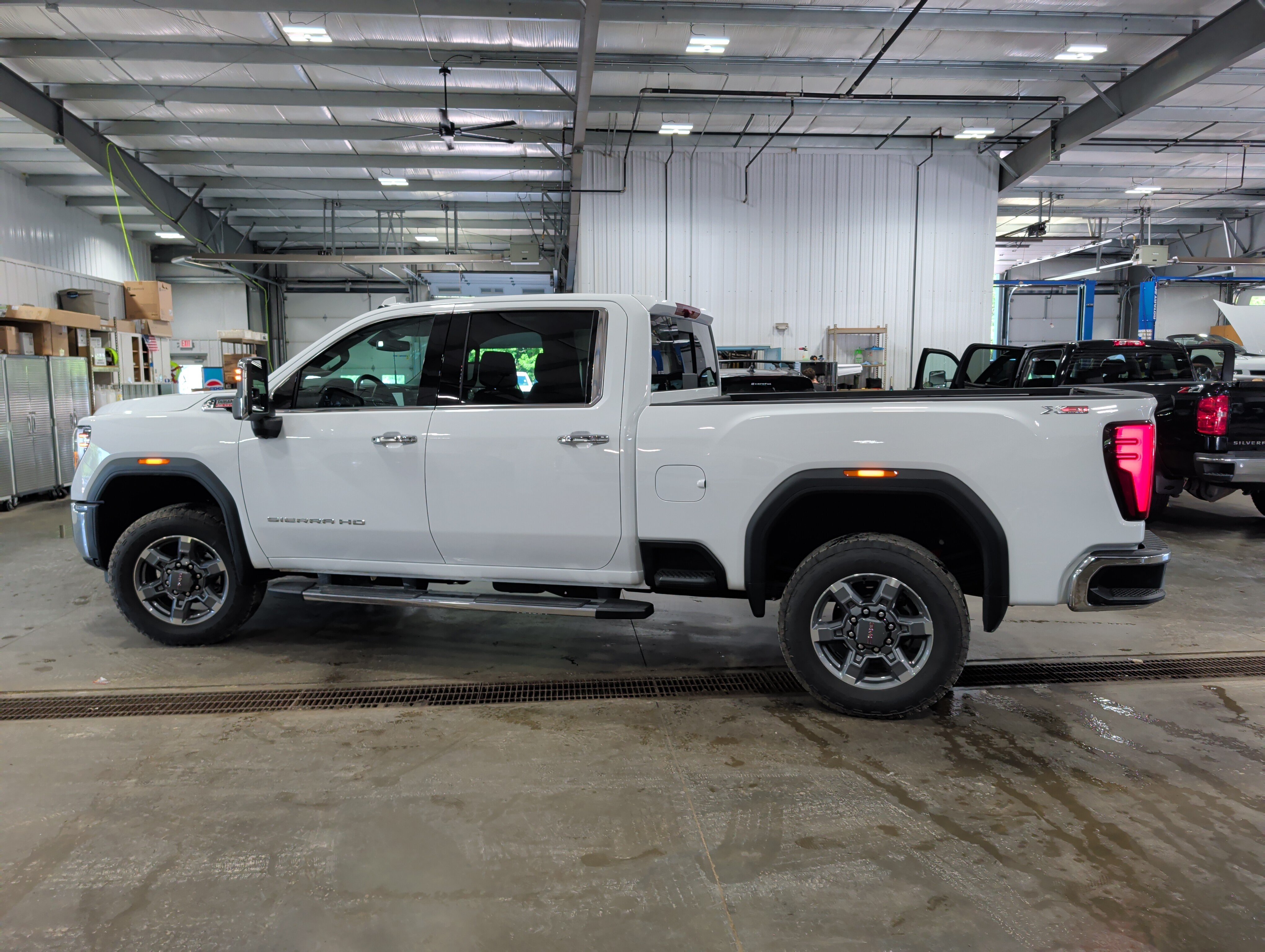 Used 2025 GMC Sierra 3500 SLT w/ SLT Premium Package AWD/4WD image 5
