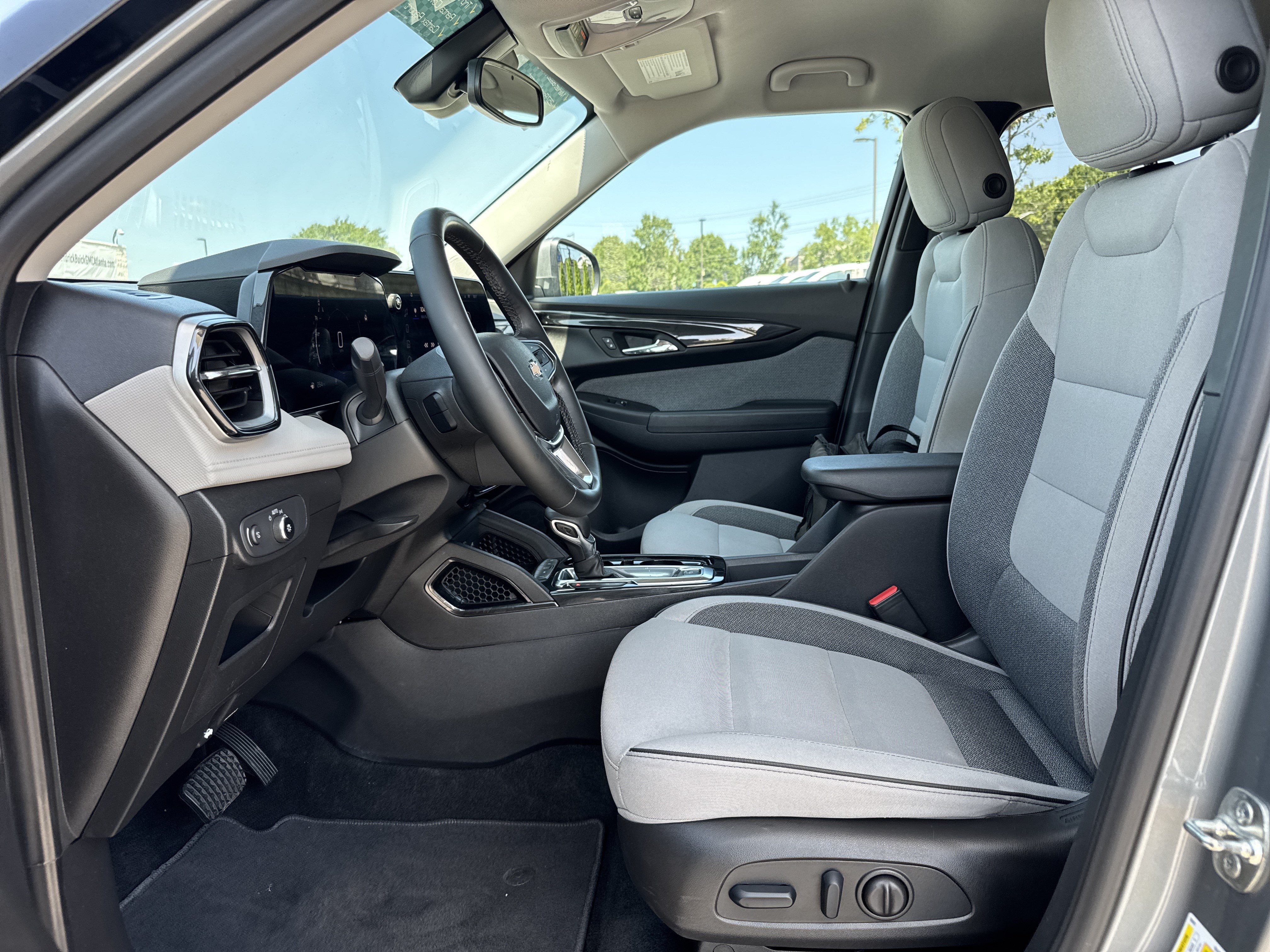 Used 2025 Chevrolet TrailBlazer LT w/ Convenience Package FWD image 19