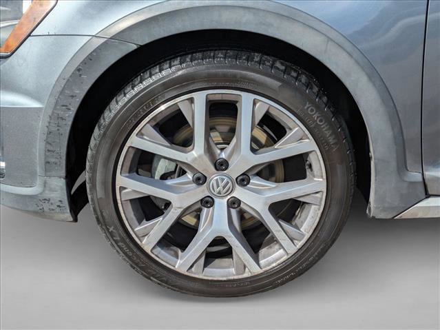 Used 2017 Volkswagen Golf Alltrack SEL image 10